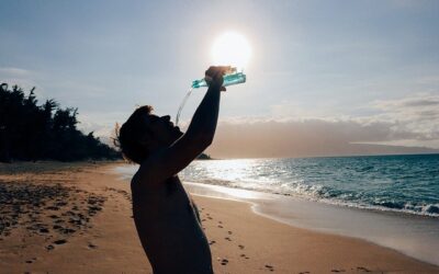 Qual a quantidade de água devemos beber por dia? 2 litros adianta?